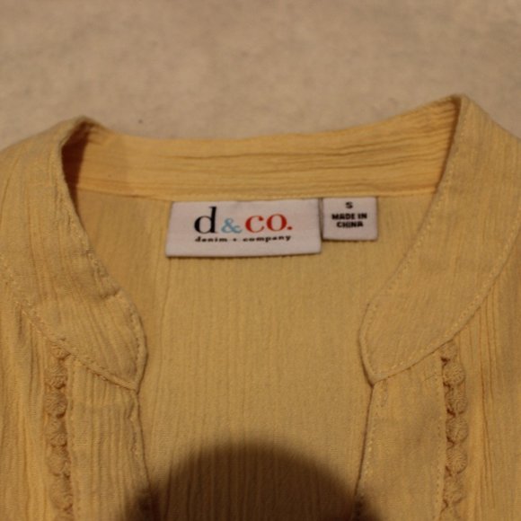 D&Co, gauze button blouse, size small - Picture 5 of 5